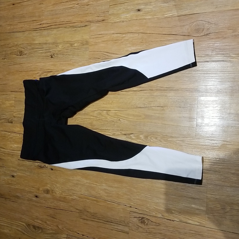 PinkCozy black/white leggings EUC sz M